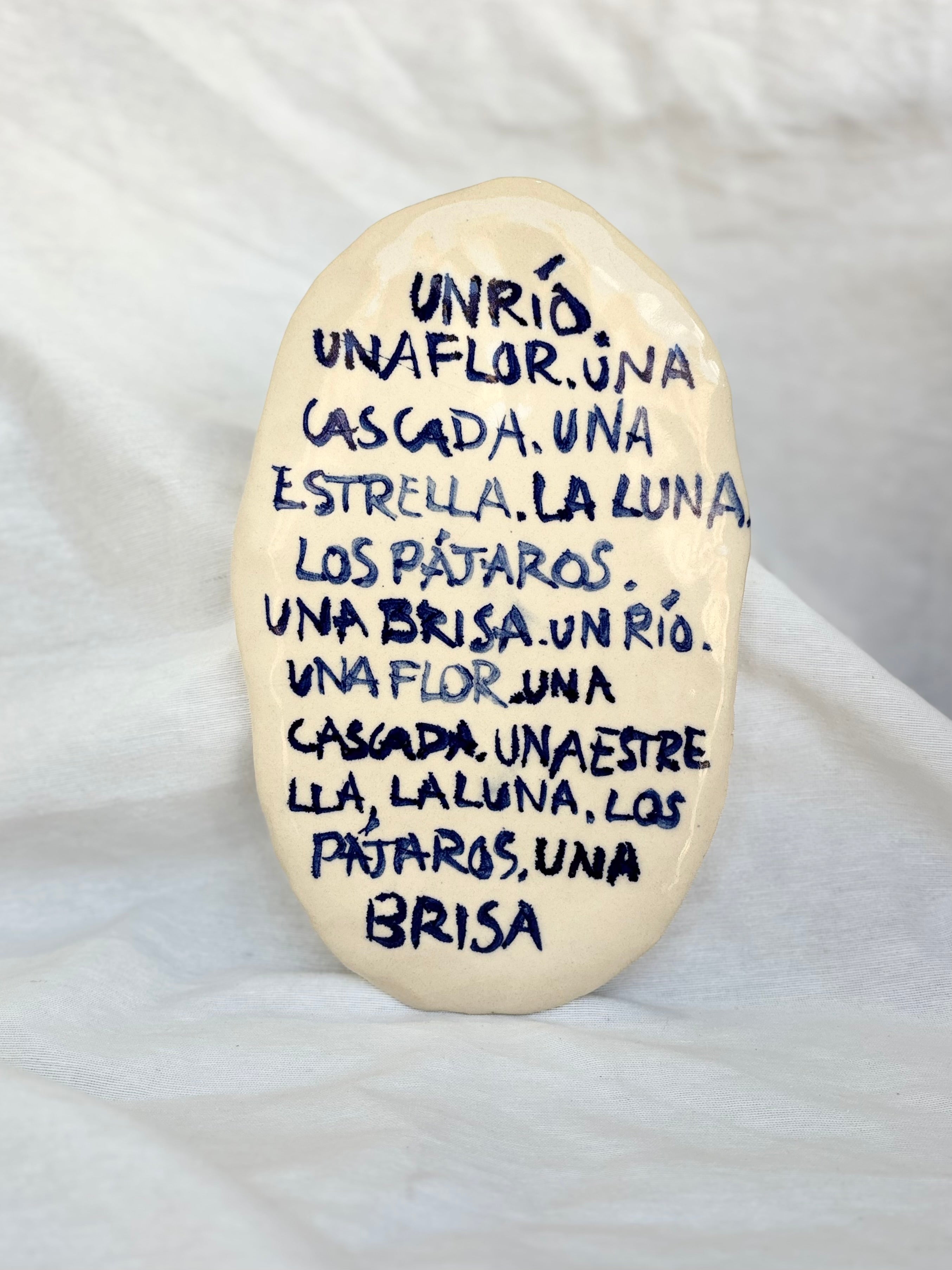 UN RÍO, UNA FLOR, UNA CASCADA